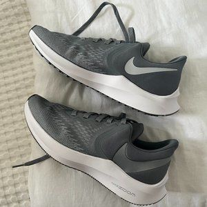 NWOT Nike Women's Zoom Winflo 6 Running Shoes, size 8.5